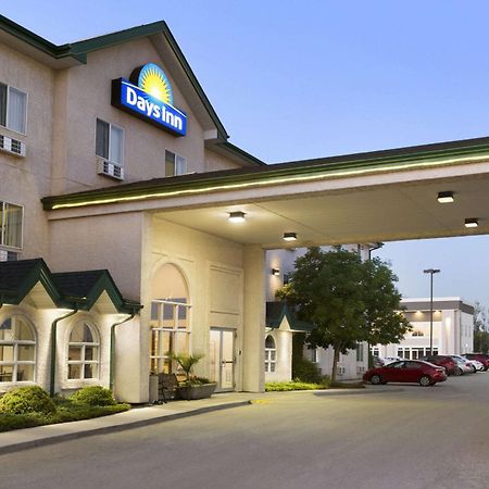 Days Inn By Wyndham Steinbach Exteriör bild