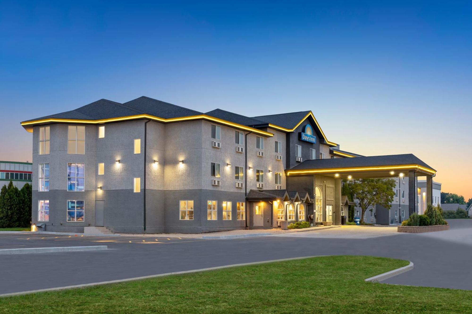 Days Inn By Wyndham Steinbach Exteriör bild