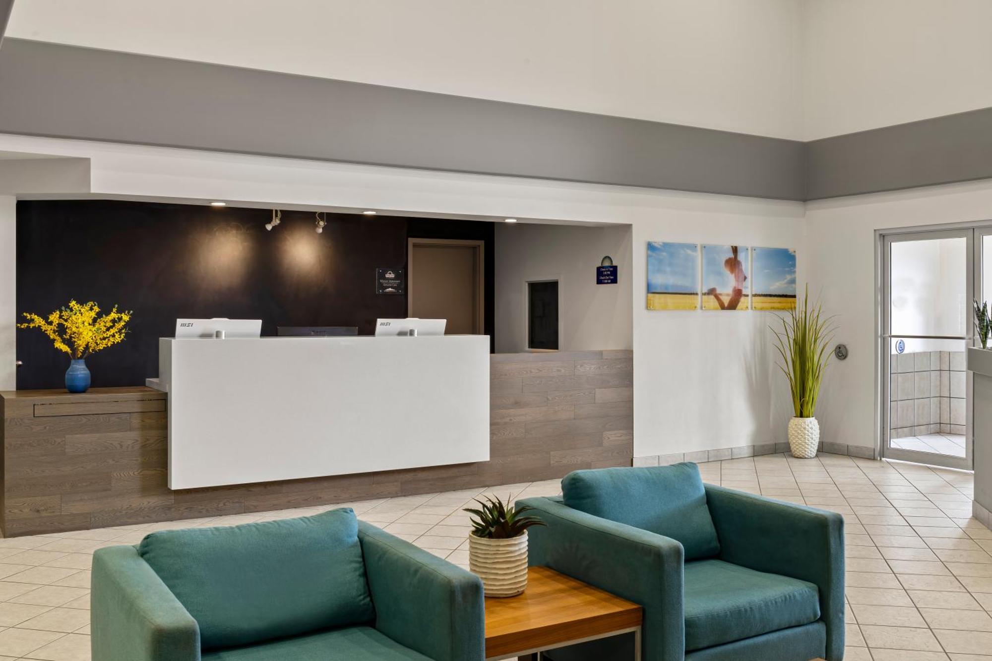 Days Inn By Wyndham Steinbach Exteriör bild