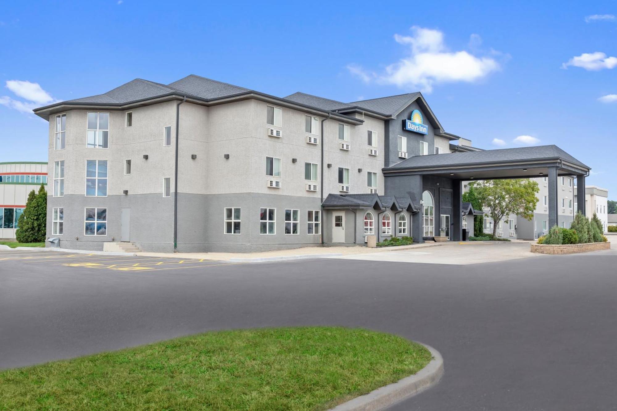 Days Inn By Wyndham Steinbach Exteriör bild
