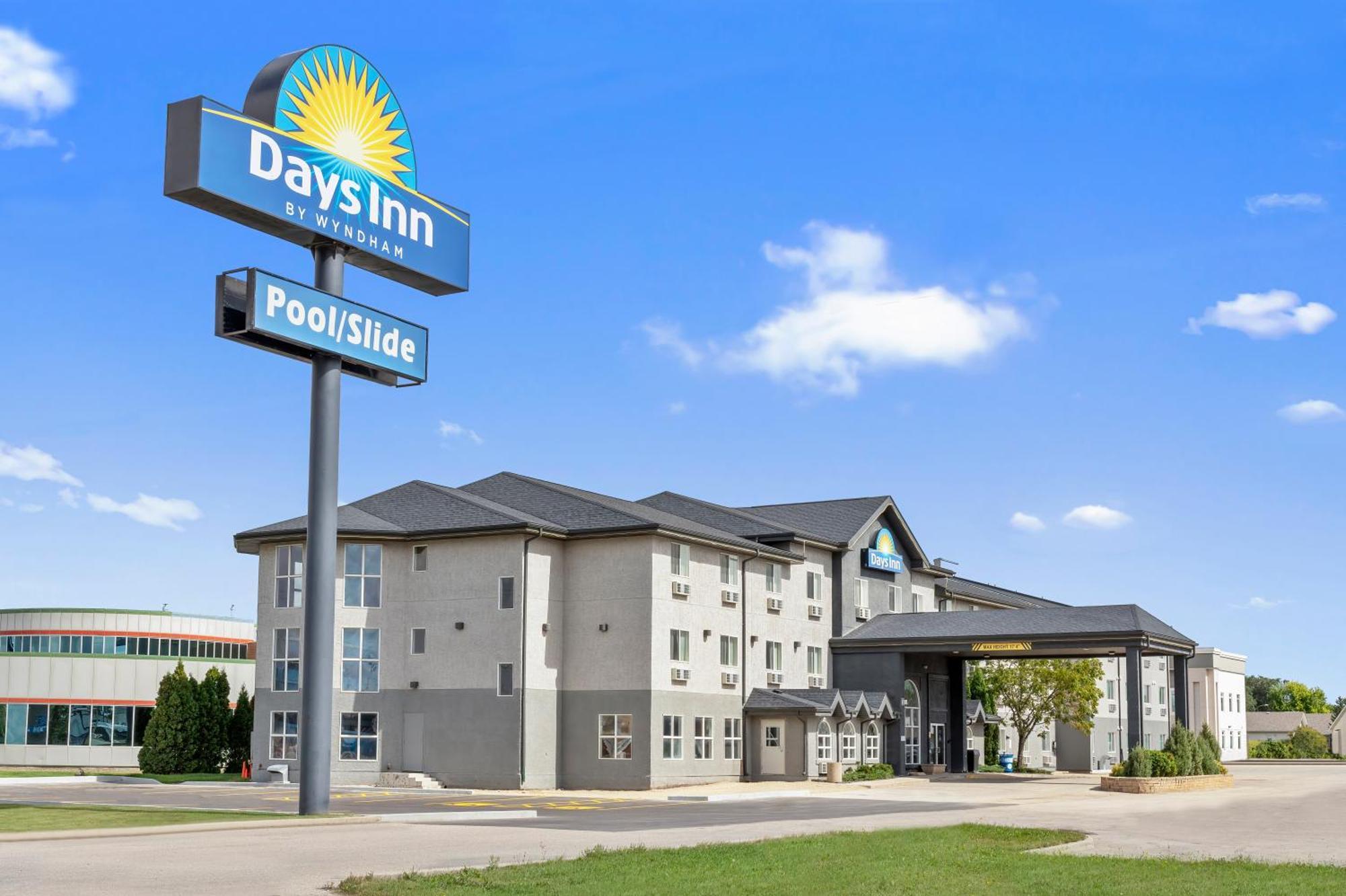 Days Inn By Wyndham Steinbach Exteriör bild
