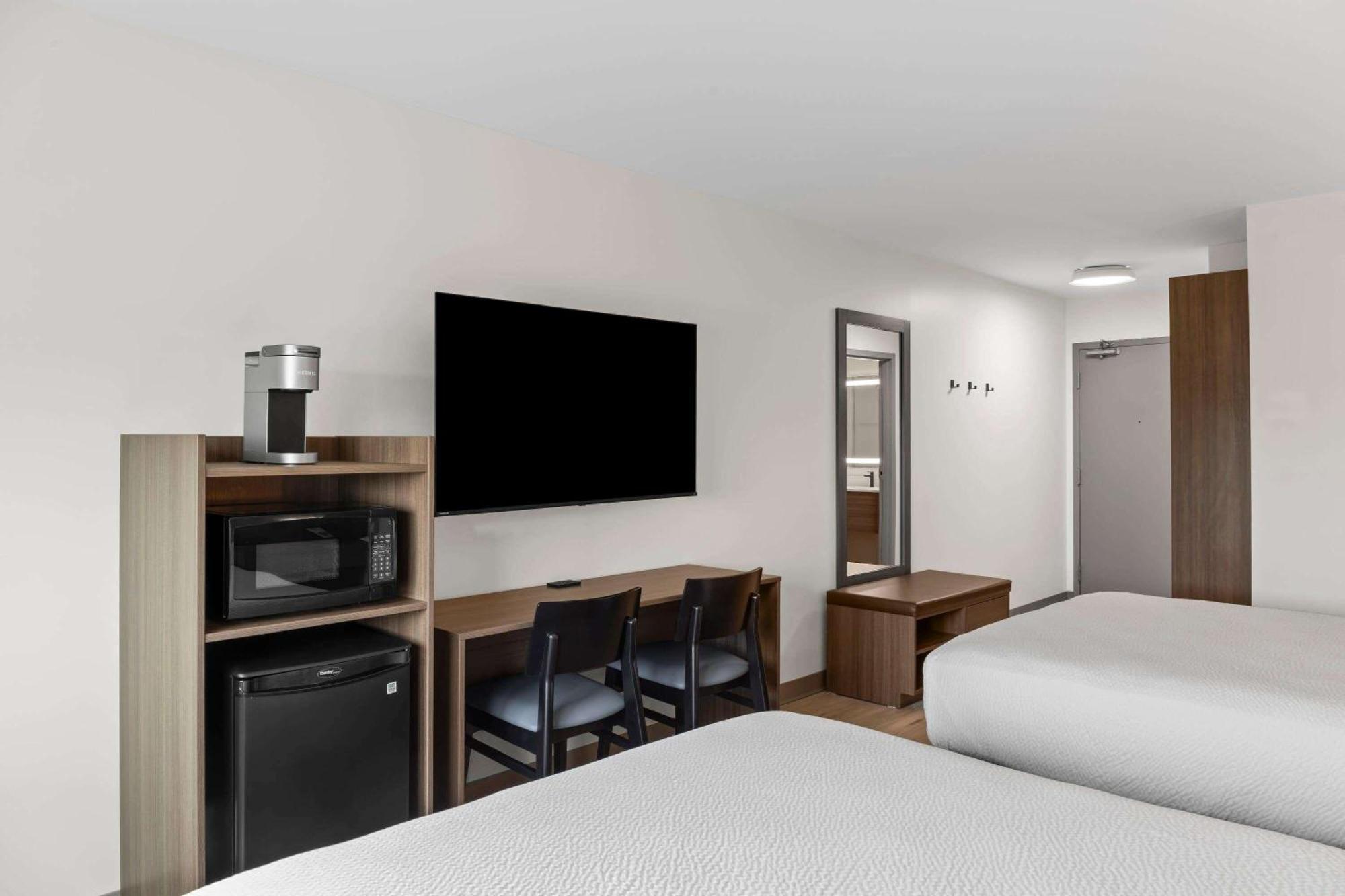Days Inn By Wyndham Steinbach Exteriör bild
