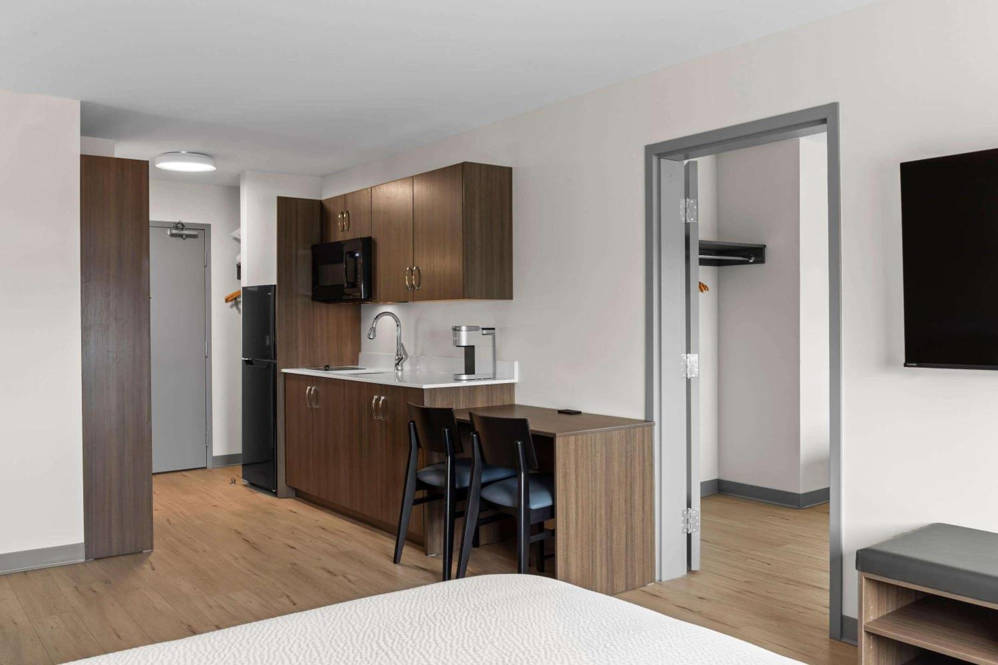 Days Inn By Wyndham Steinbach Exteriör bild