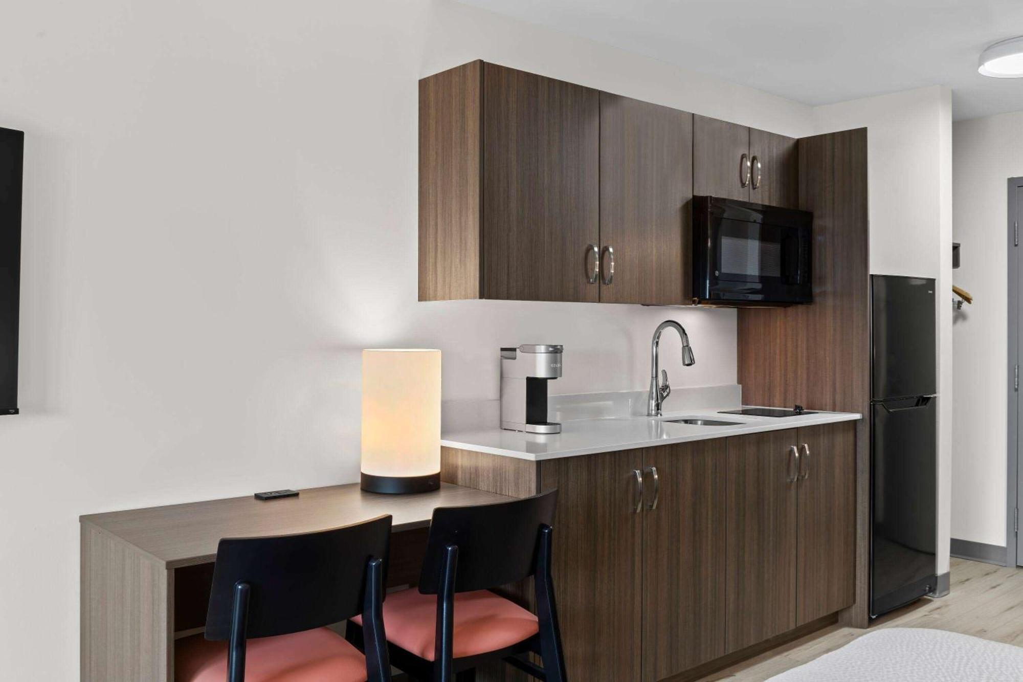 Days Inn By Wyndham Steinbach Exteriör bild