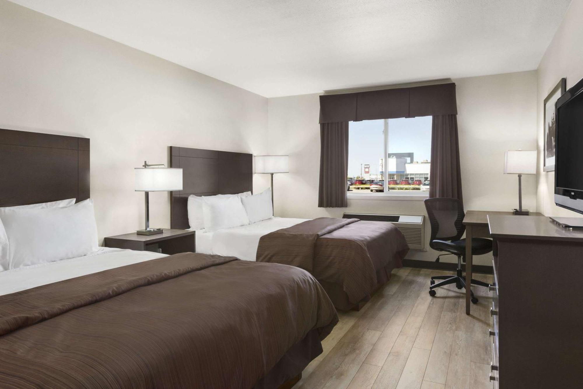 Days Inn By Wyndham Steinbach Exteriör bild