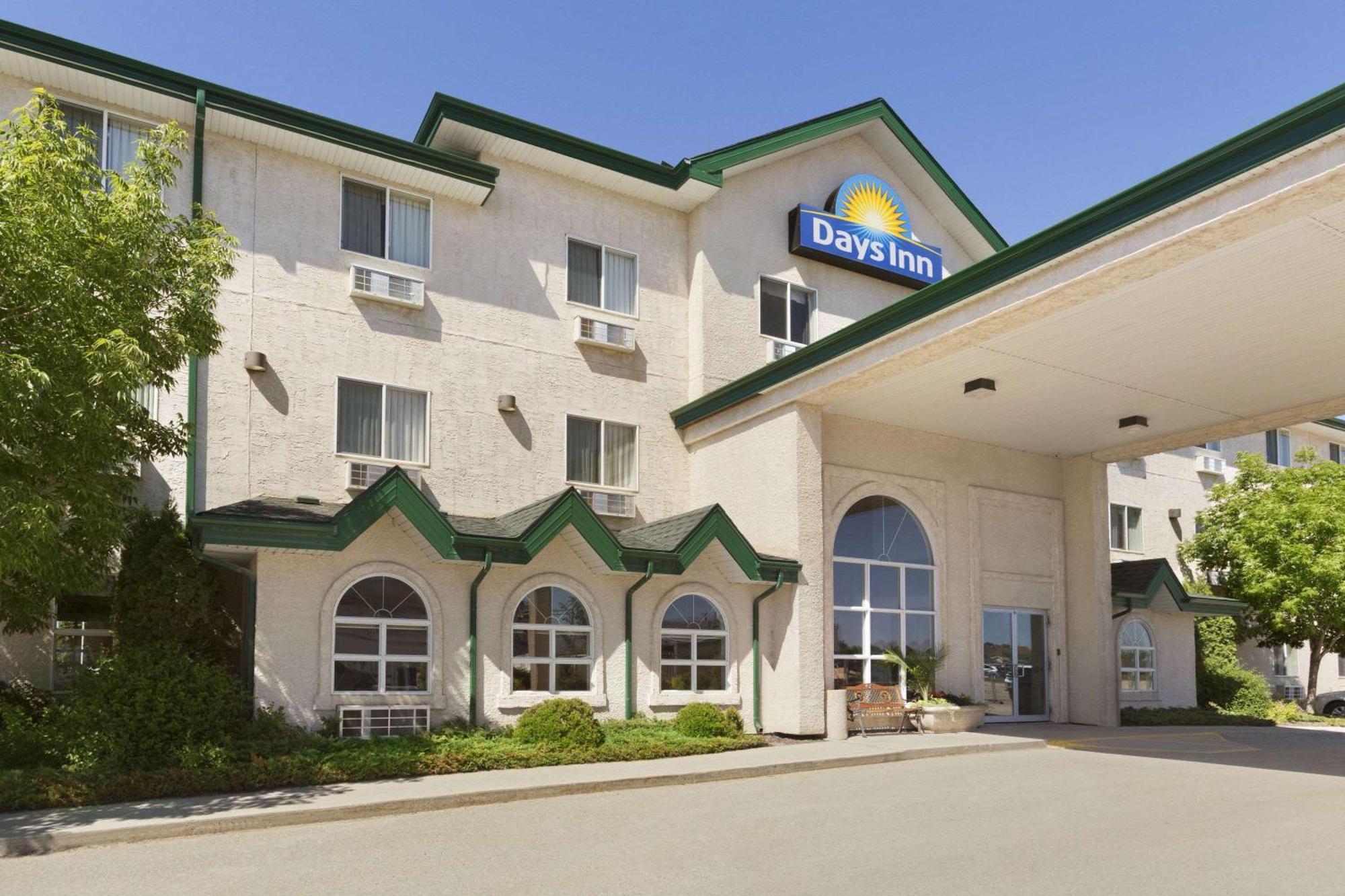 Days Inn By Wyndham Steinbach Exteriör bild