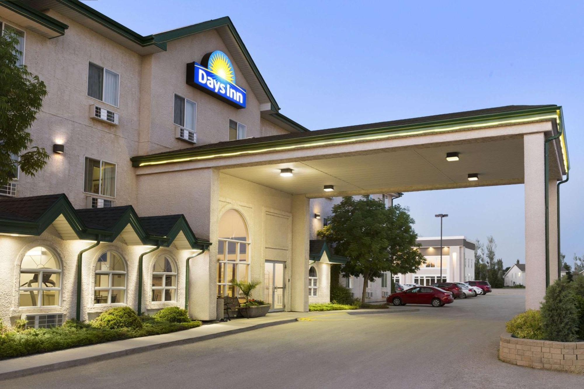 Days Inn By Wyndham Steinbach Exteriör bild